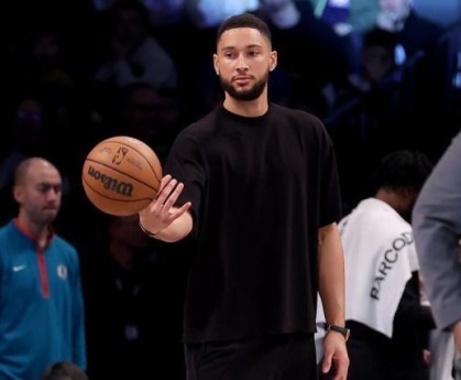 再次完成背部手术 2年2次手术的西蒙斯生涯告急？