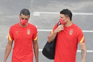 记者：归化后艾克森阿兰年薪涨到7-800万欧 高拉特最高接近1500万